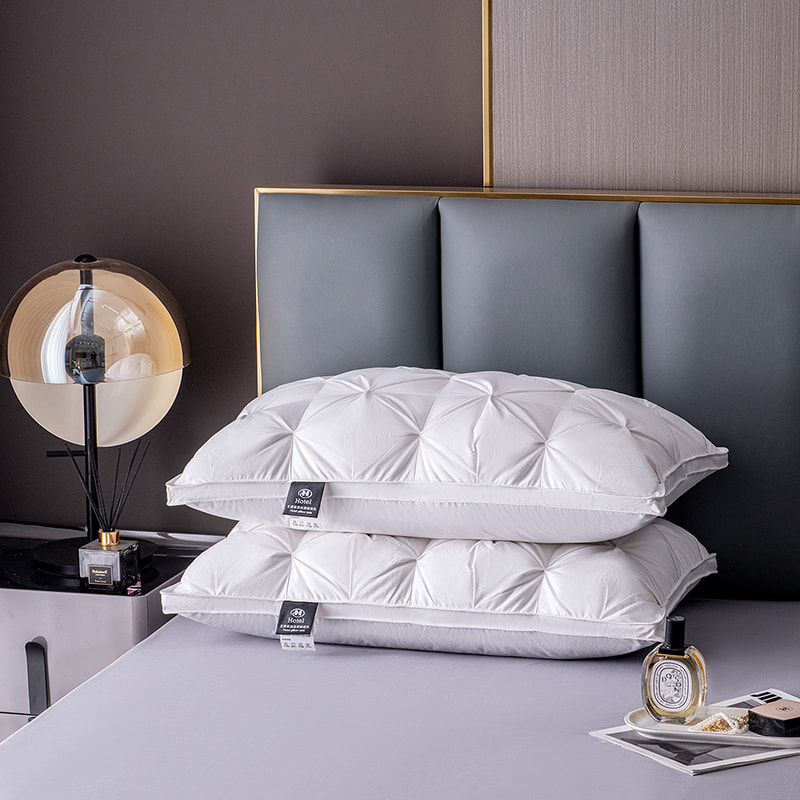 Bomuldsknaphul Lys Luxury Down Pillow Core